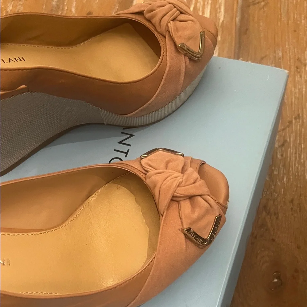 ANTONIO MELANI Brown Peep-Toe Wedges‎